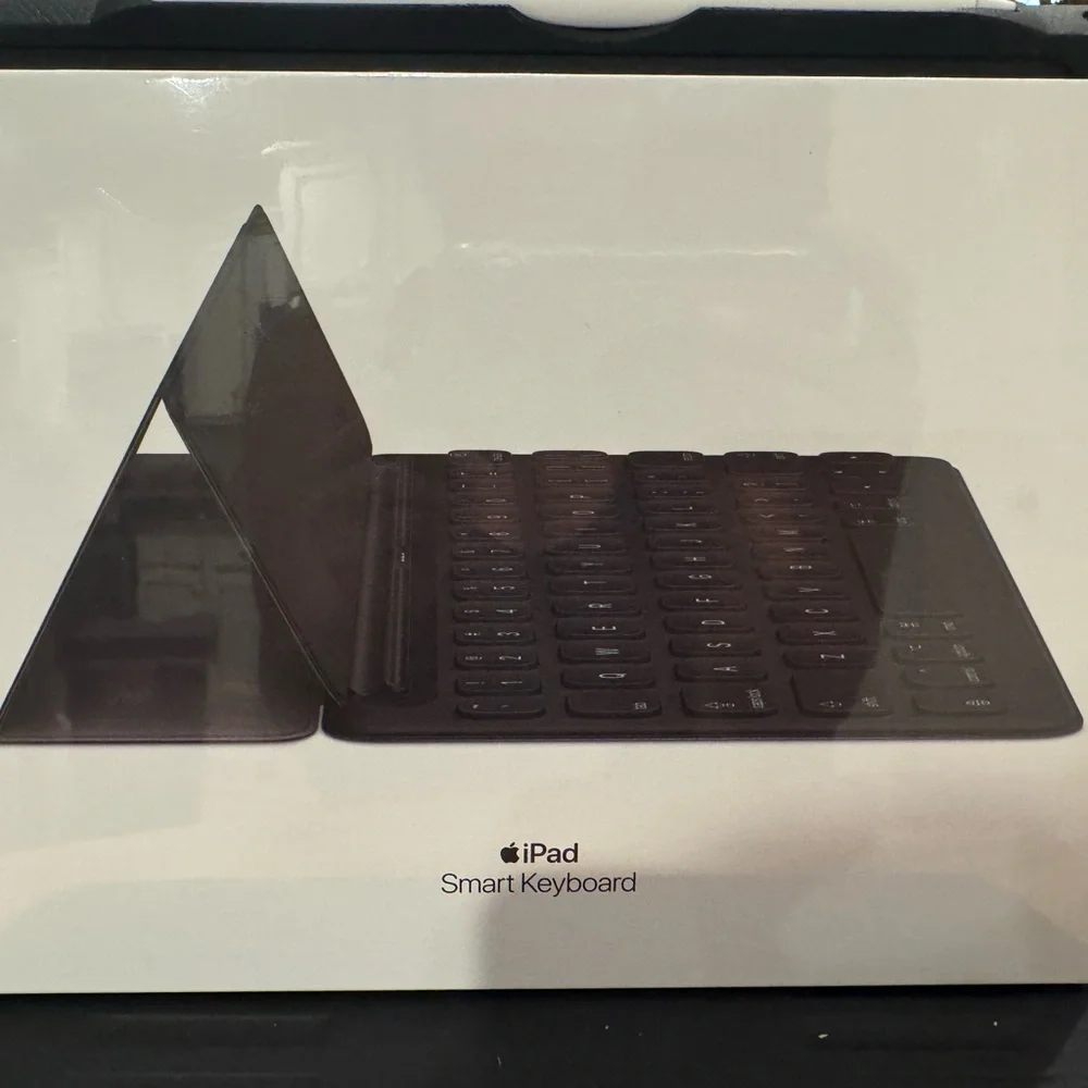 Apple iPad Smart Keyboard - Dark Gray